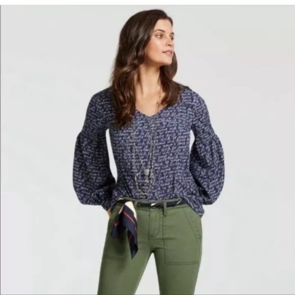 NWOT CAbi Te Amo Love Top Bishop Sleeves Size XS